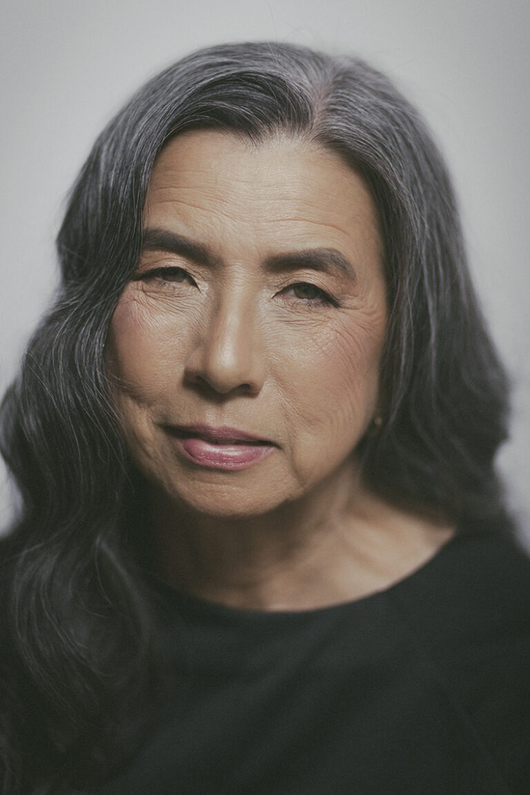 Kleurenfoto van een Aziatische vrouw van middelbare leeftijd